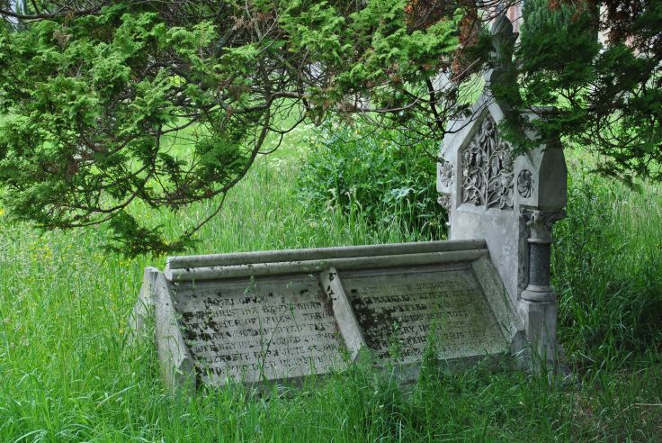 In 1460 a Franciscan monastery was founded on this spot. The monks of the Franciscan order wore grey habits, hence the name of the burial ground – Greyfriars. 