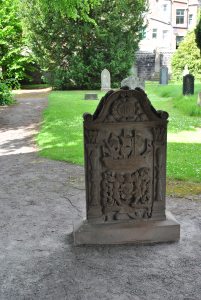 Cirsten Biset, spouse to sailor Robert Brownhouse, died in 1747, her headstone displays a beautiful ship with a saltire.