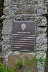 Leckine is well cared for by the owner of one of the houses that hide ist existence. An earlier caretaker, a local builder called William Angus was the only person not a MacLaren that ever was buried in this small enclosure.