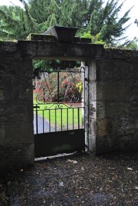 Carriden Old Churchyard brawl over child's body Graveyards of Scotland Nellie Merthe Erkenbach