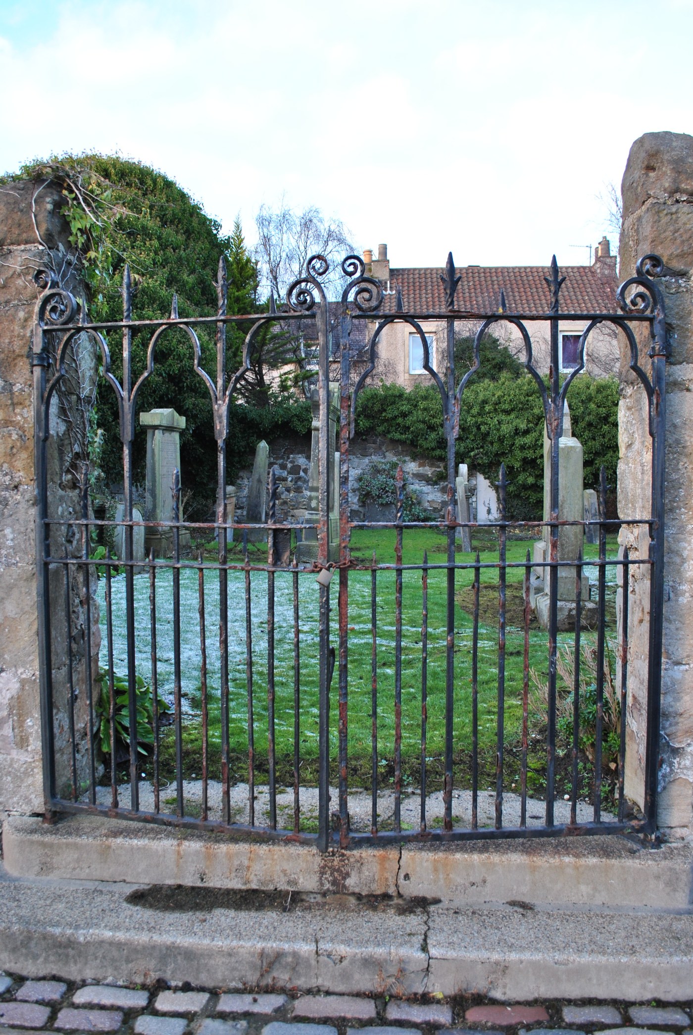 North Queensferry St James chapel sailor graveyard graveyards of Scotland