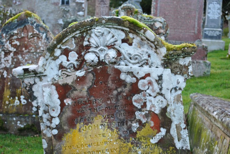  Dunlichitry is a Parish church. There was an older building here since the 16th century. The close-by loch and its fishing right belonged to the church. It is named Loch a’Chlacahin, the lake of the church. This is a burial place for many clans of the area, the MacGillivrays, the MacPhails, the clan Chattan. Moss and lichen have turned some of the stones into the colours of the royal standard, yellow and red. The walls in the graveyard have allegedly been used by Highlanders in 1745 on their way to Culloden to sharpen their swords. Rather unlikely that they had left for battle without doing so before they were well on their way though. The old watch-house is still in very good condition. In the infamous days of the body-snatchers there would have been guards watching during the night to make sure none of the newly buried corpses were doug out again and sold to medicals staff at universities nearby. The building consists of two apartments, with a loft overhead in which were stored various pieces of furniture required for the open air communion. The night watchers were plentifully supplied with fuel and refreshments, so that their duty was regarded as of a sociable and even convivial character. In those times, the meal mill close by was often set a-working at the dead hours of night to grind malt for illicit distillation, and many are the legends that tell of the artifices employed to smuggle into the burgh town as much of the whisky as was not required for home consumption.