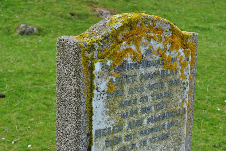 ©nme Graveyards of Scotland Huishinish burial ground Isle of Harris 