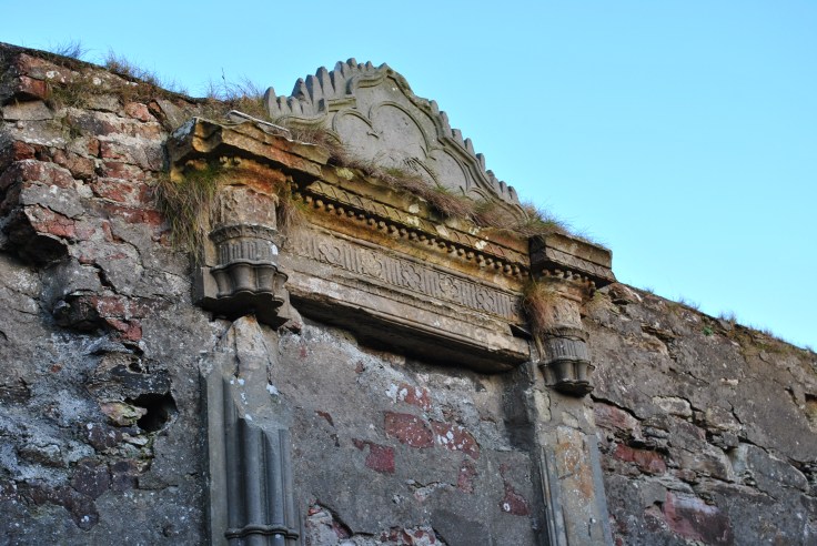 no heads in church walls left