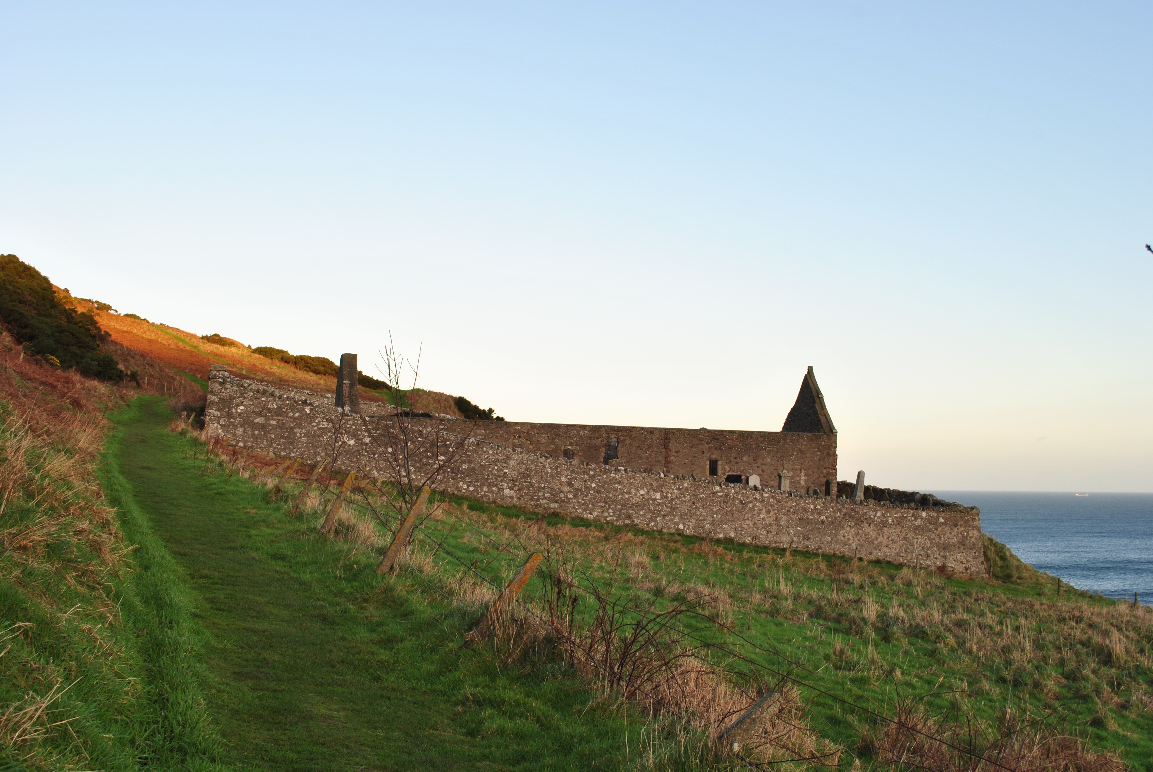 setting of the kirk and kirkyard