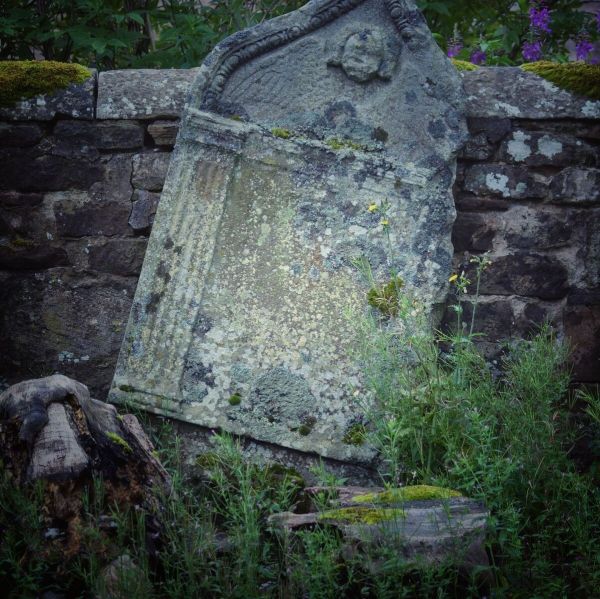 gravestone Sanquhar raveyard