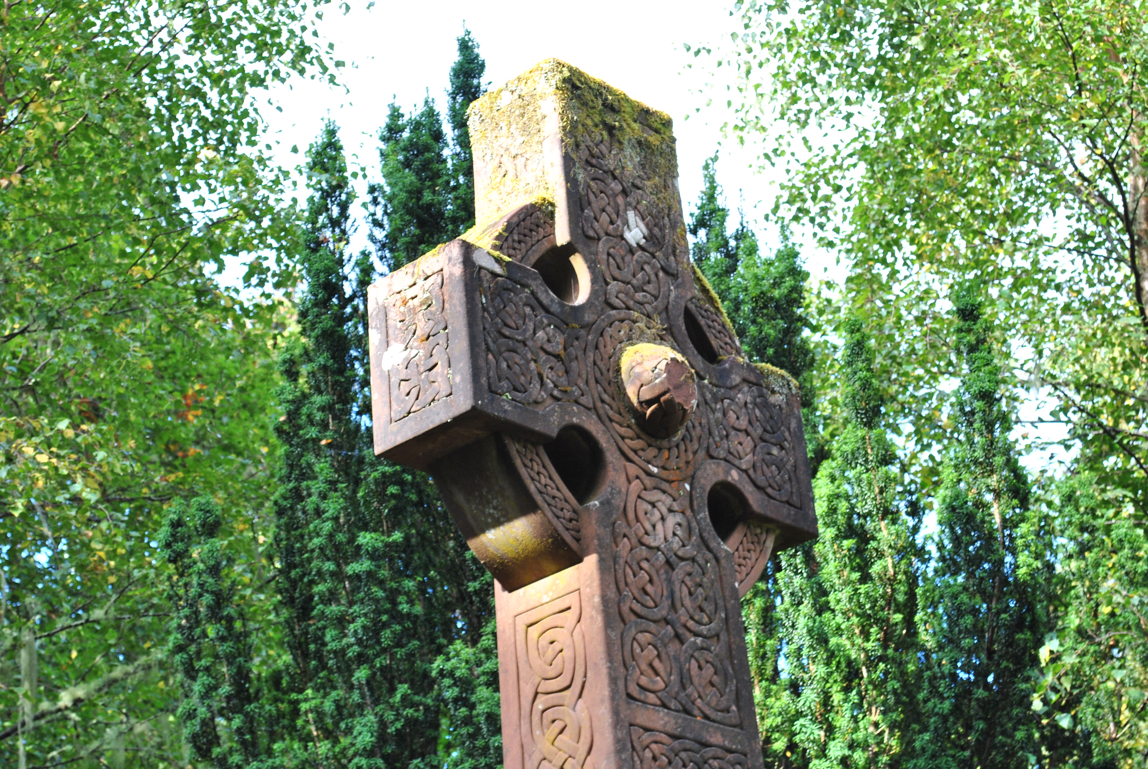 Chisholm burial ground Erchless Castle (49)