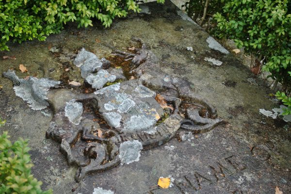Lovat crest on gravestone St Marys Chapel Eskadale 2 (18)