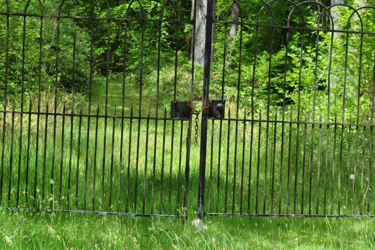 graveyard gate Achnacarry @nme Nellie Merthe Erkenbach Graveyards of Scotland