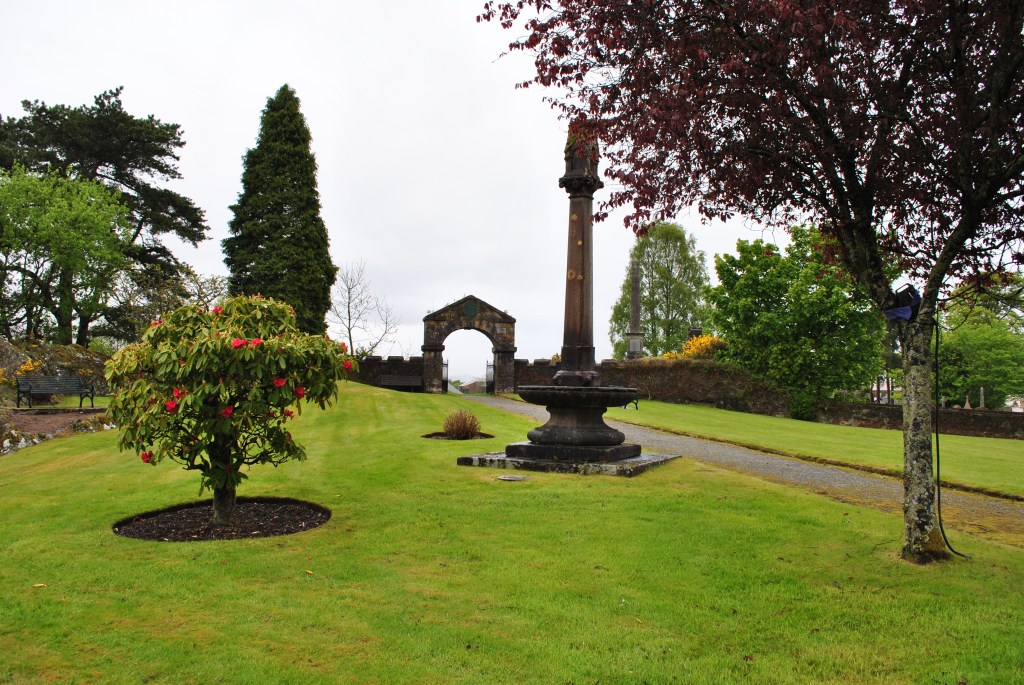 Craigs archway Fort William @nme Nellie Merthe Erkenbach Graveyards of Scotland